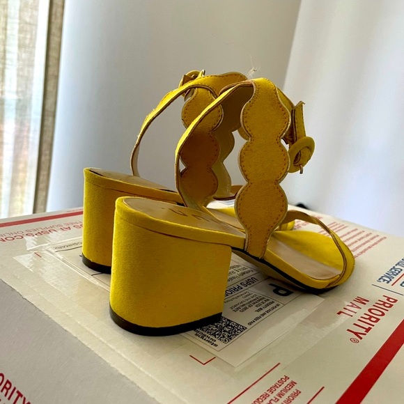 Yellow gold sandals Unisa suede EUC size 6.5.  Heel 2.5. Smoke/pet free home. - Picture 10 of 10